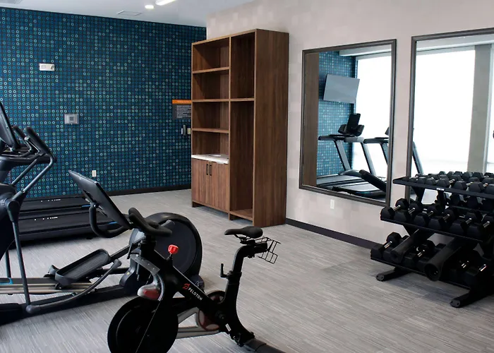 La Quinta Inn & Suites By Wyndham Manchester - Arnold Afb