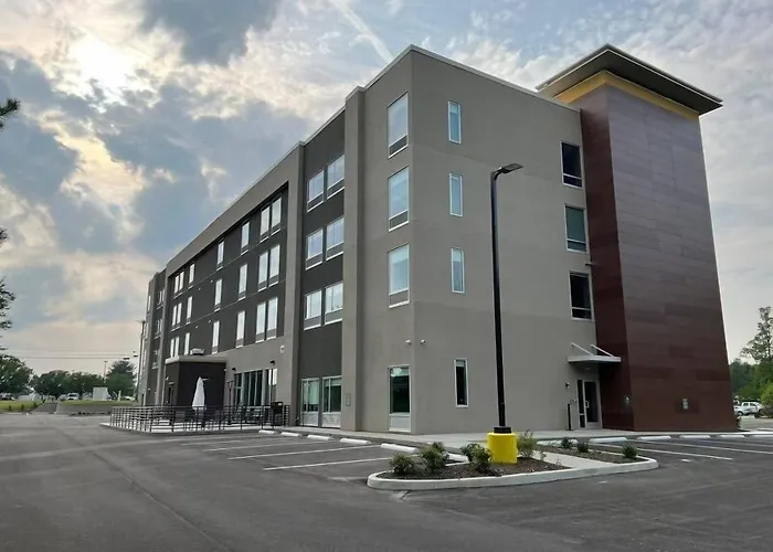 La Quinta Inn & Suites By Wyndham Manchester - Arnold Afb