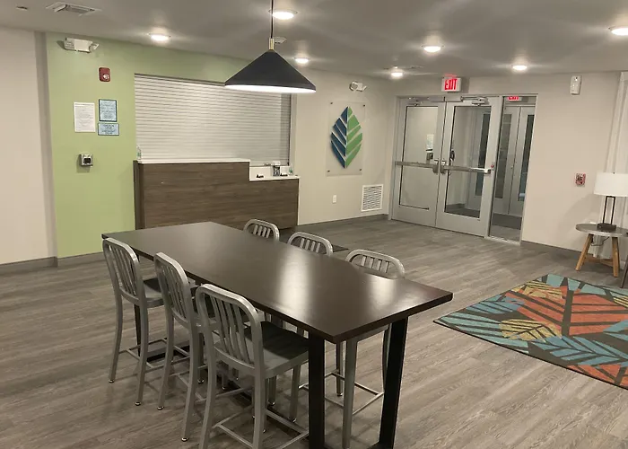 Woodspring Suites Dearborn Detroit