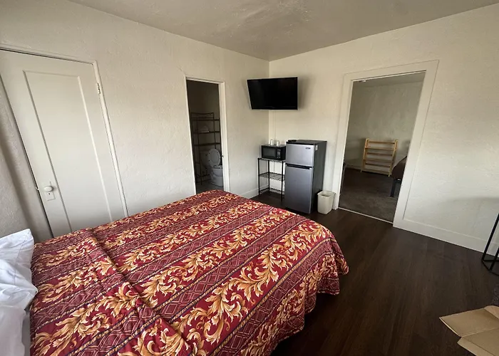 The Oaks Motel