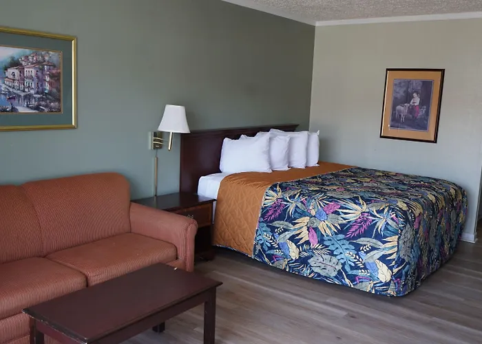 Astoria Hotel West