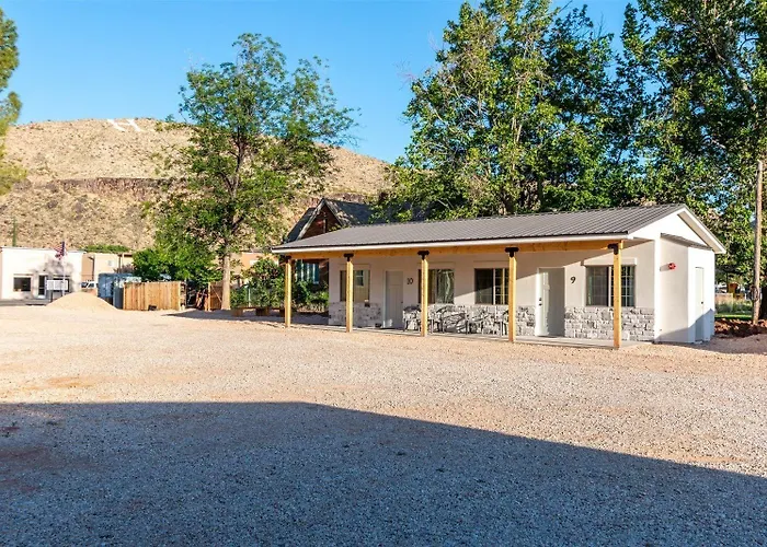 Hurricane Hideaway Lodging