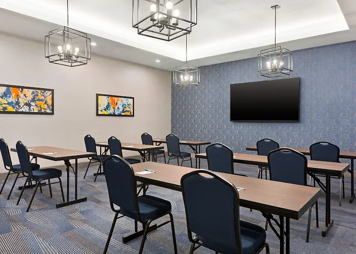 La Quinta Inn & Suites By Wyndham Mount Laurel Moorestown