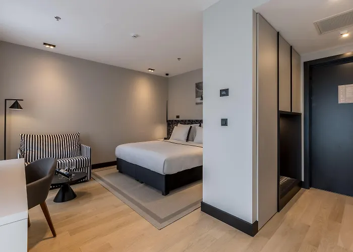 Cora Hotel