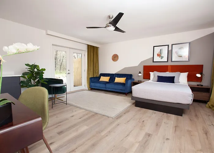 4411 Inn & Suites