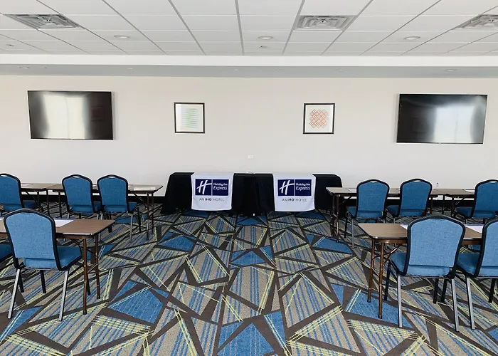 Holiday Inn Express & Suites Chicago - Hoffman Estates By Ihg
