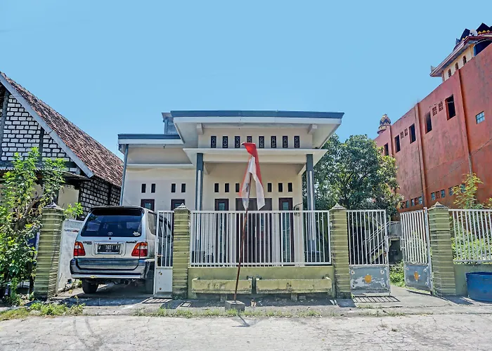 Oyo Life 91600 Syariah Army Kost & Homestay
