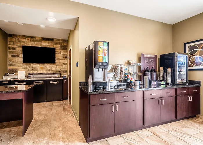 Cobblestone Hotel & Suites - Newport