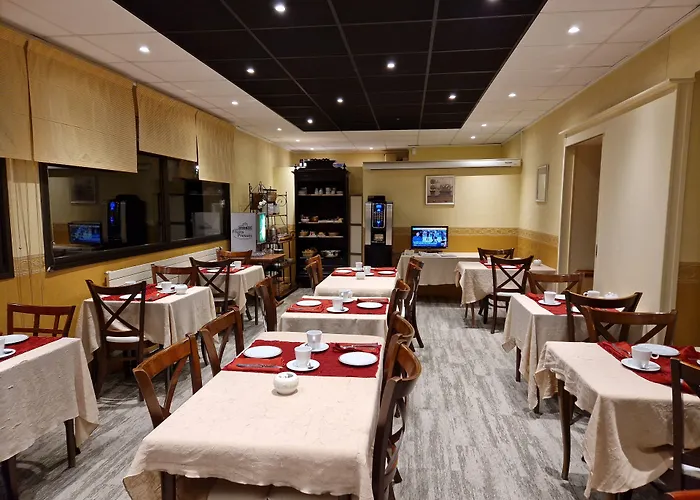 Logis Hotel Les Airelles Neufchatel En Bray