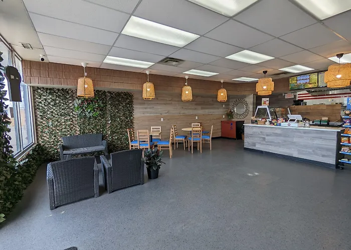 Riverside Motel And Suites