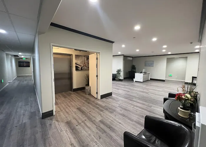 Aspire Inn & Suites Orange
