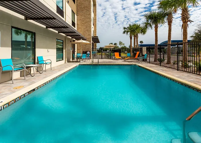 Holiday Inn Express & Suites Ft Myers Beach-Sanibel Gateway By Ihg