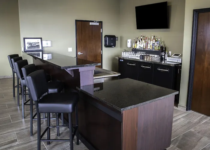 Cobblestone Hotel & Suites - Two Rivers