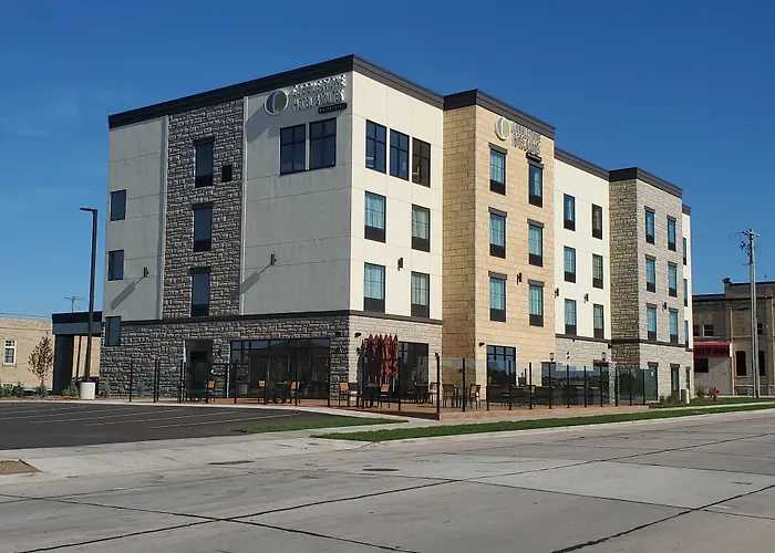 Cobblestone Hotel & Suites - Two Rivers