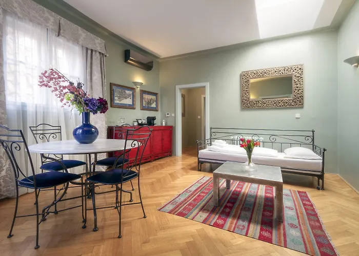 Black Star Suites