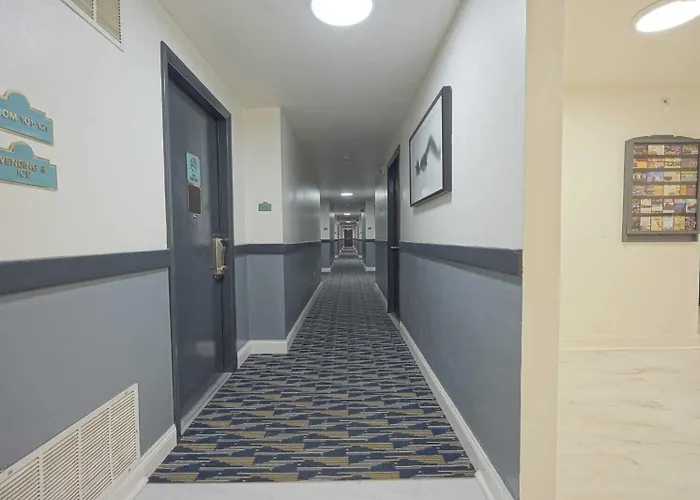 Greenwoods Inn & Suites