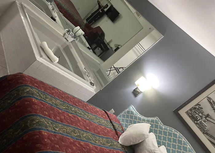 Greenwoods Inn & Suites