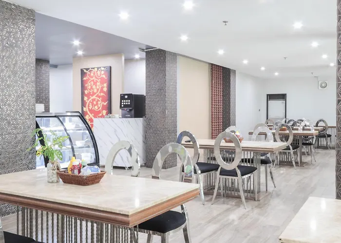 Jomtien Sands Residence - Beachfront, Relax & Amazing Seafood Dining