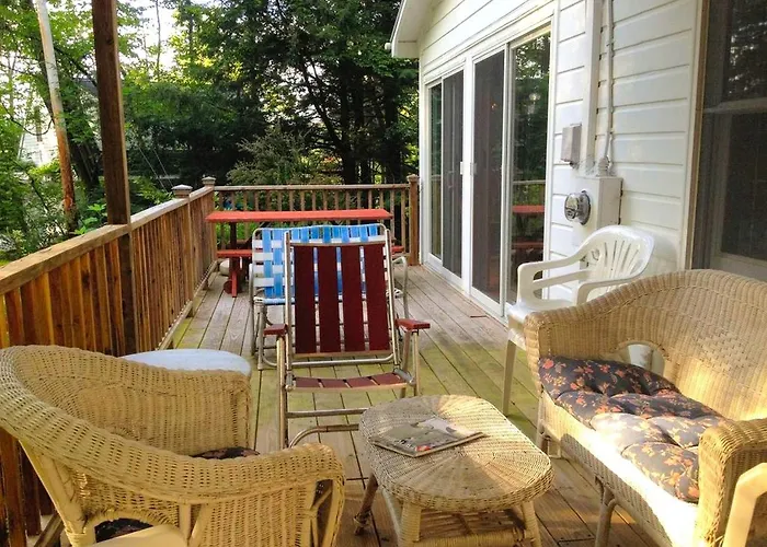 Charming Cabin With Serene Lake Views For A Family Getaway Near Pittsfield, Massachusetts