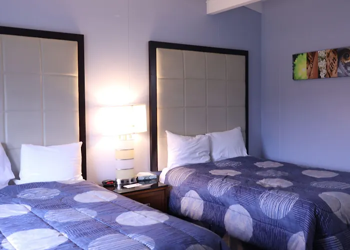 Copper Lantern Motor Lodge
