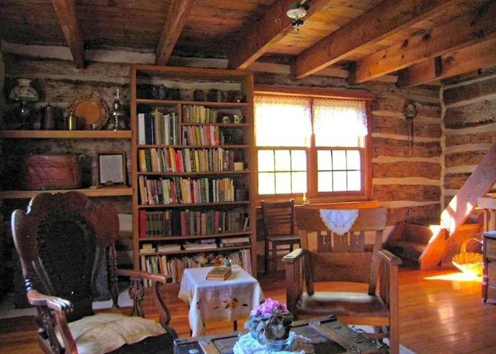 Rustic Norwegian-Style Log Cabin Rental Near The Upper Iowa River In Decorah, Iowa