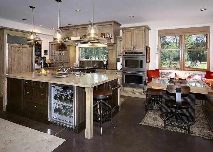 Spectacular Family Vacation Home With Fishing Pond Near Aspen, Colorado