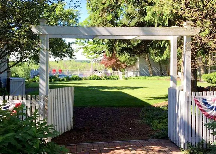 Lovely Cottage Rental With A Pool And Stunning Garden Near Grand Rapids In Michigan