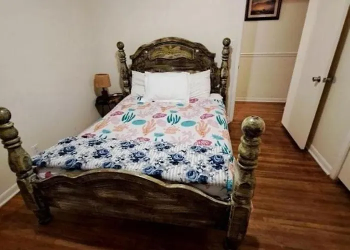 Pet-Friendly 3-Bedroom Ranch With Backyard, Fireplace & Near Nashville