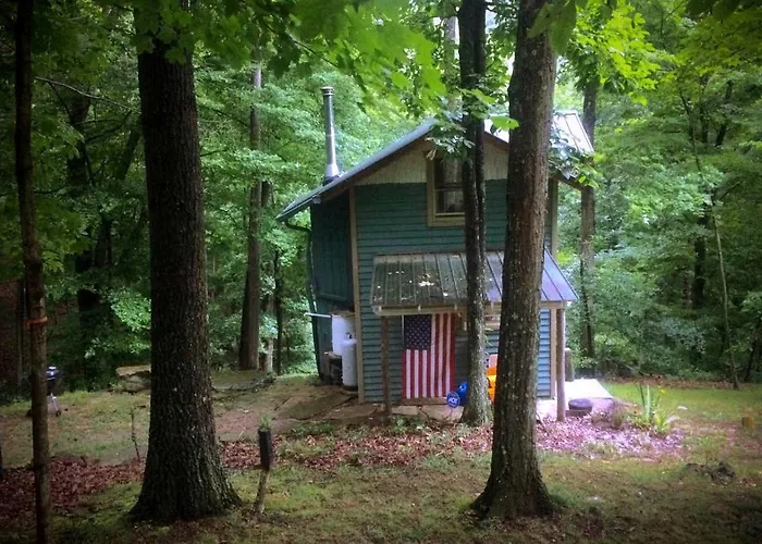 Rustic Off-Grid Cabin Getaway Near Wayne National Forest, Ohio