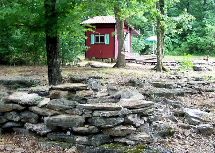Cozy Backstage Tiny House Near Old Hickory Lake - Pet-Friendly, Private Deck, Breakfast Included