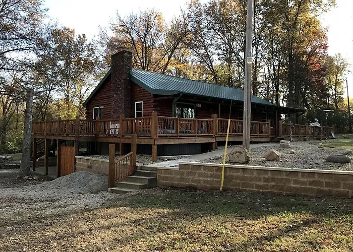 Charming Log Cabin Getaway With Private Hot Tub Near Decatur, Illinois