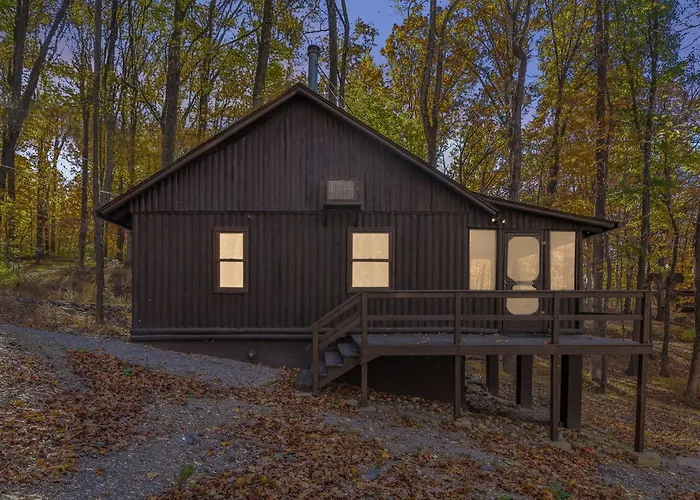 Cozy W Fire Pit Grill Deck Screened Porch Wifi
