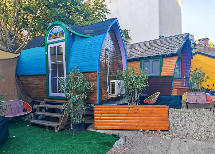 Pura Vida Downtown Tiny Houses Bucharest