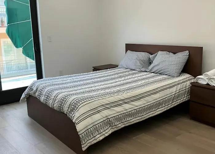 906 Brand New Townhome Sleeps 10