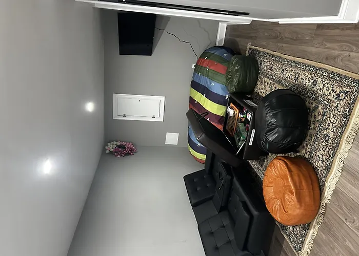 Single Home, 4 Beds, 2 Baths