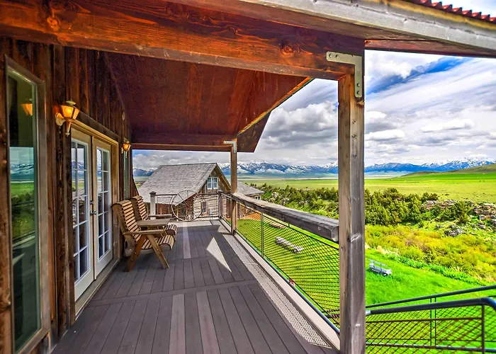 'Dreamswest' Ennis Studio W/ Deck & Stunning Views