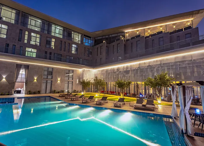 Alisa Hotel Tema