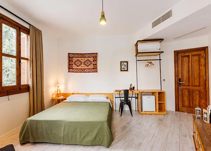 Djumba Hotel & Cafe