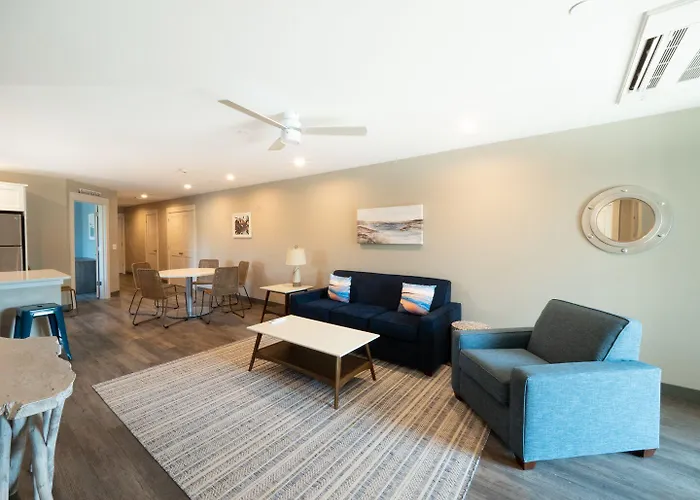 Long Beach Suites