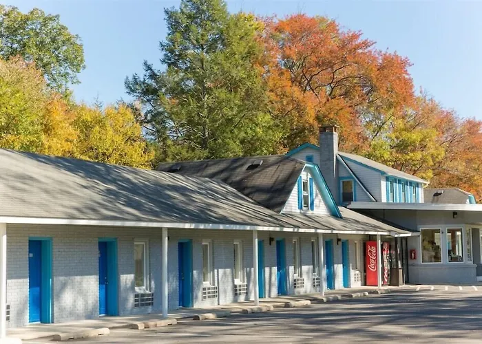 Pocono Night Lodge