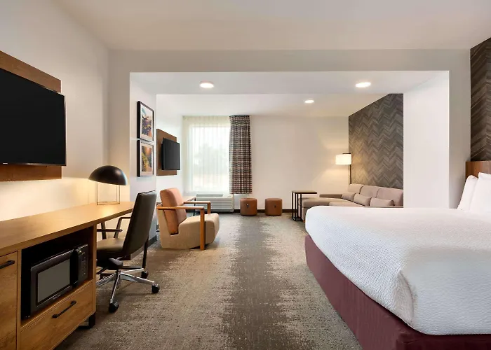 La Quinta Inn & Suites By Wyndham Santa Rosa Sonoma