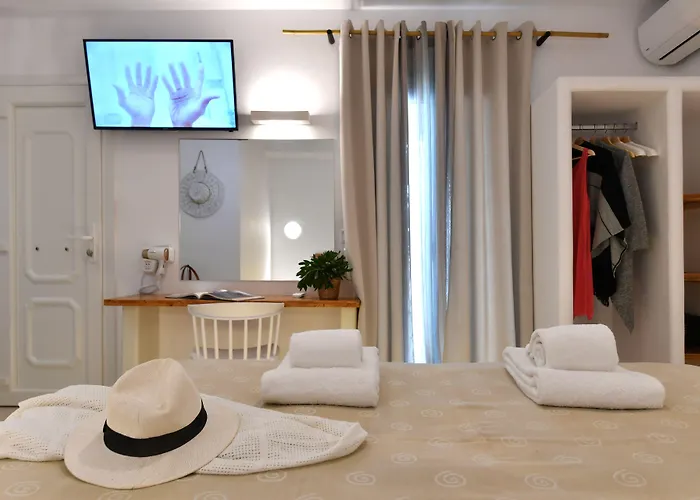 Ammos Luxury Rooms & Home