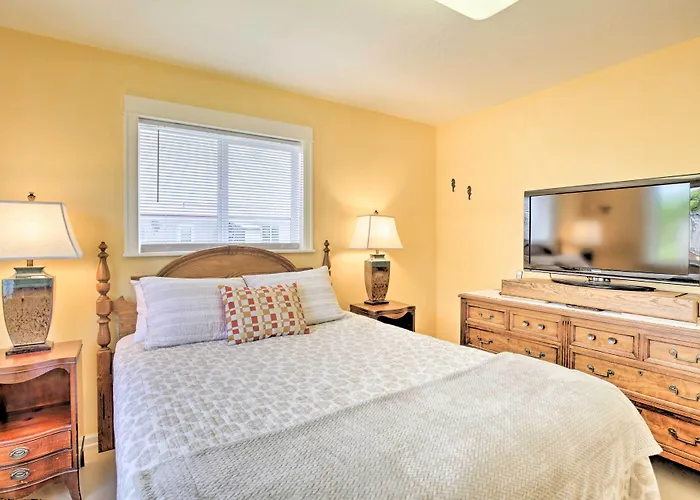 Waldport Townhome W/ Dog Run On Alsea Bay!