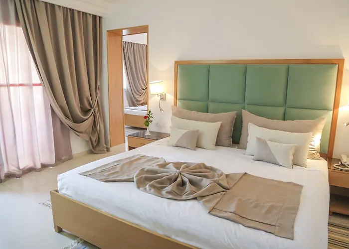 Hotel Marabout - Families And Couples Only