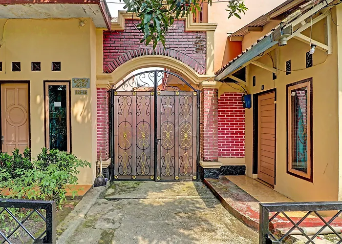 Oyo Life 91478 Wisma Aura Syariah