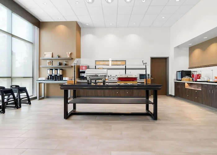 Hampton Inn & Suites Chicago Medical District Uic
