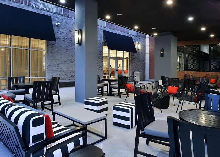 Hampton Inn And Suites Greensboro Downtown