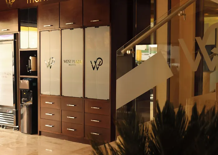 Hotel West Plaza