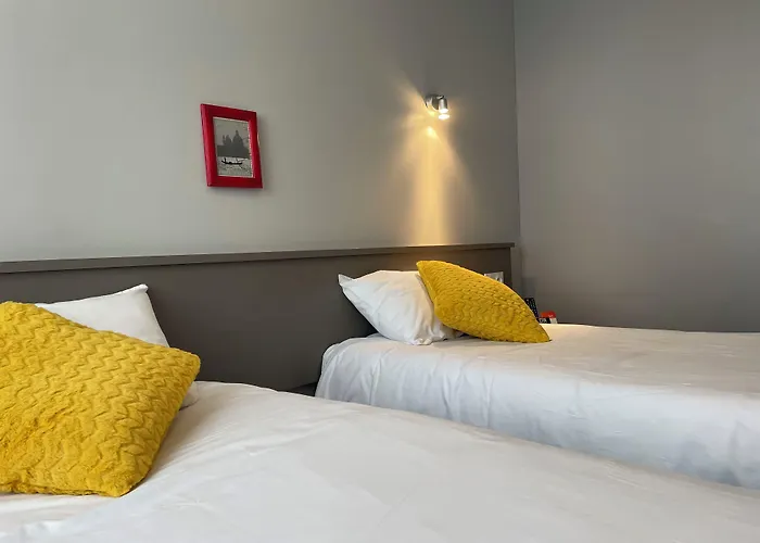 Logis Hotel Castel De Mirambel