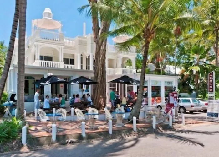 Palm Cove Studio Apartments